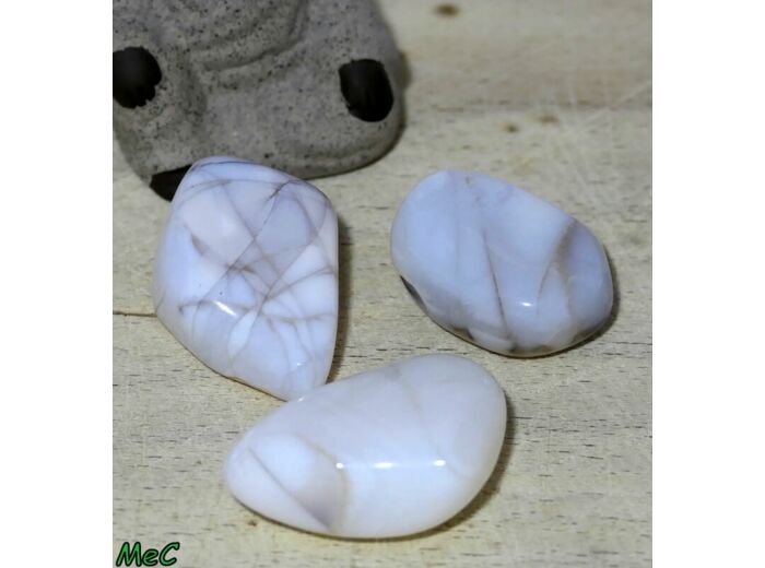 Opale blanche pierre roulée