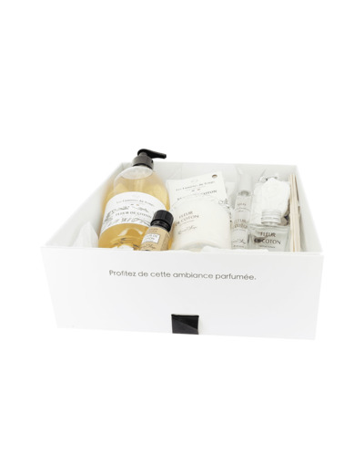 Coffret bougie 180gr + diffuseur 50ml + spray 30ml + extrait 15ml + savon 100gr + lavant mains + 1 coeur Fleur de coton