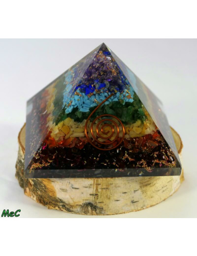 Pyramide orgonite 7 chakras